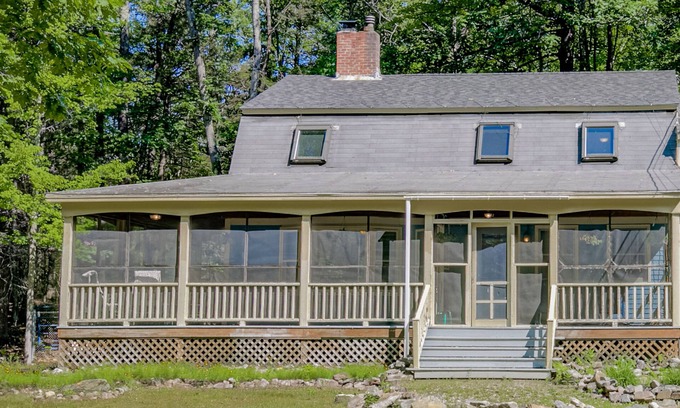 Mirror Lake House | Secluded, dog-friendly home with screened porch, firepit, fireplace & W/D