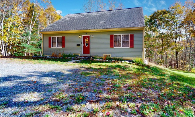 Boothbay House | Secluded, dog-friendly home with deck, grill & high-speed WiFi - quiet location