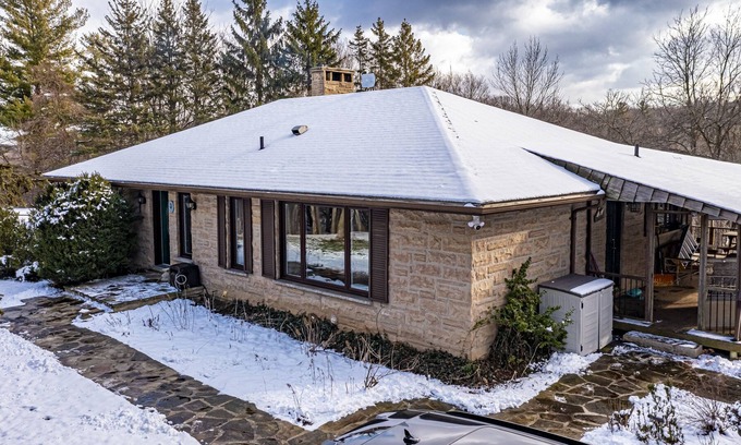 Hamilton Other | Secluded Farmhouse Getaway in Beautiful Conservation Area