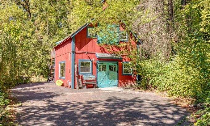 Cedar Hills House | Secluded forest home with private hot tub - dog-friendly - 6 minutes to downtown