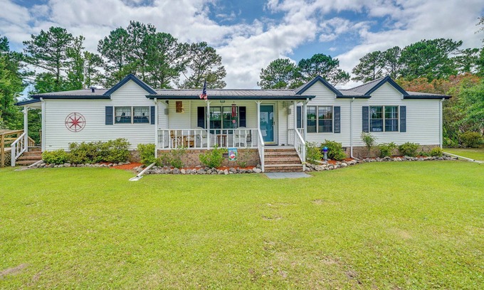 Hampstead House | Secluded Hampstead Vacation Rental with Deck!