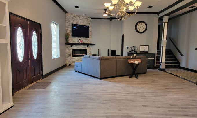 South Kansas City House | Secluded home