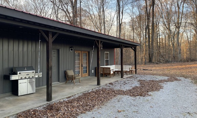 Albany House | Secluded Lake House Barndo!