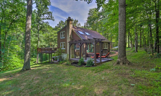 Aldie Cabin | Secluded Leesburg Retreat w/Private Hot Tub!