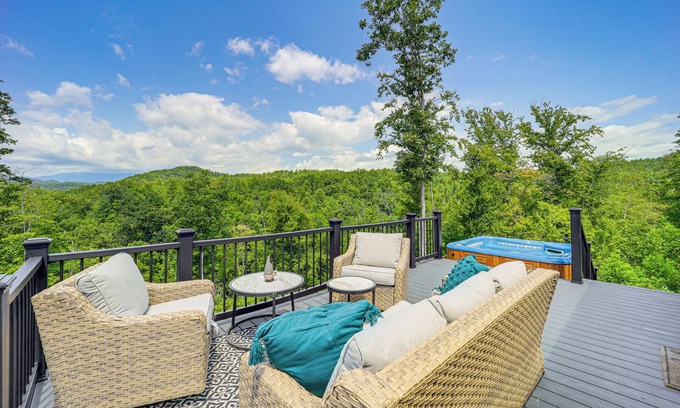 Lenoir Apartment | Secluded Lenoir Tiny Home w/Private Hot Tub!