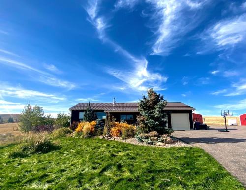 Pocatello House | Secluded Luxury Ski Cabin-Cozy Pocatello Getaway