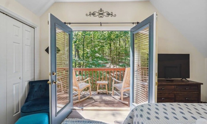 Dahlonega Cabin | Secluded/Mins to Dahlonega/Wineries/Hiking/Slps 6