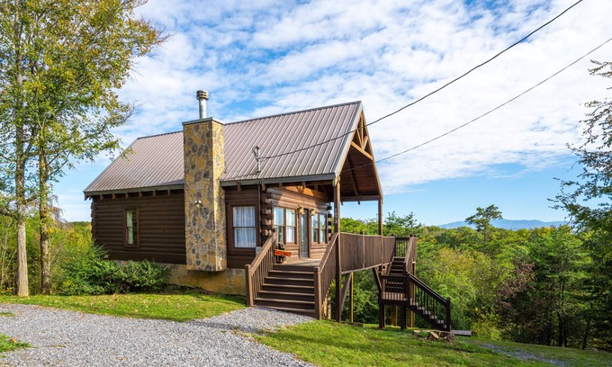 Sevierville Cabin | Secluded Mountain View Cabin w Private Lake Access