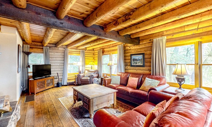 Pine Cove Cabin | Secluded mtn-view cabin with deck,hot tub, grill, wood stove - dog-friendly