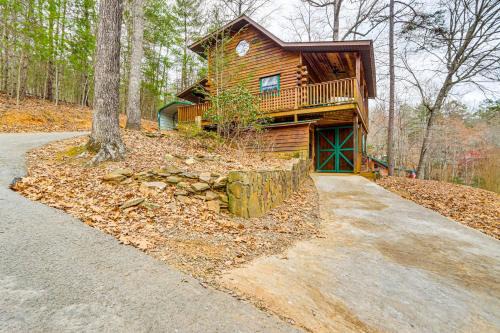 Murphy House | Secluded Mtn-View Cabin with Fireplaces in Murphy!