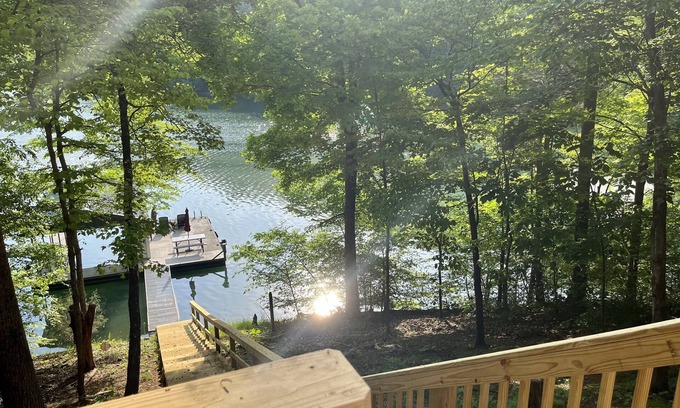 Flat Hollow Marina House | Secluded No Wake Cove - Private Covered Dock - Screened Porch - Kayaks - Netflix