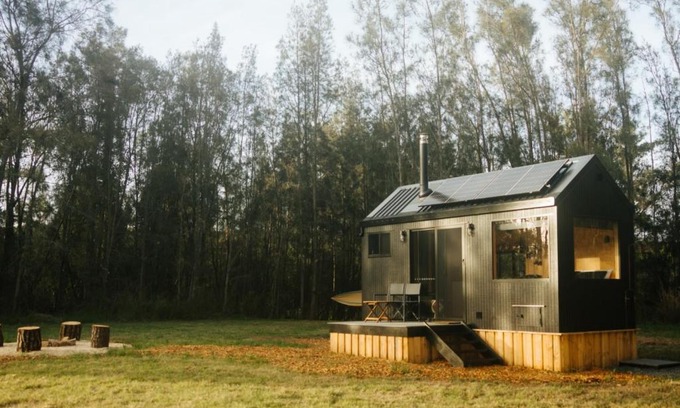 Pokolbin House | Secluded Off-Grid Cabin in the Hunter Valley - Leo