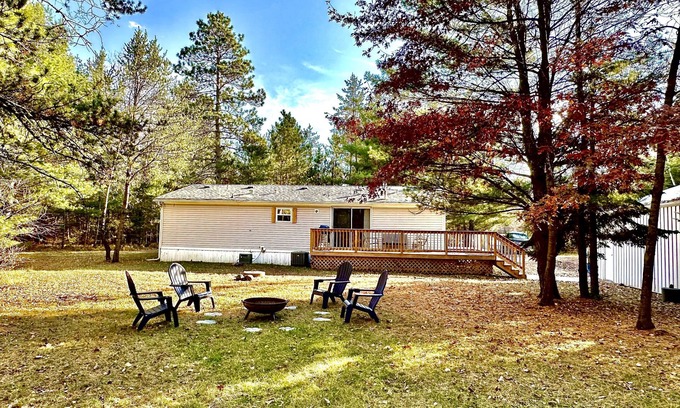Hayward House | Secluded/Pet-friendly home on 3+ acres, close to downtown Hayward/ATV Trails