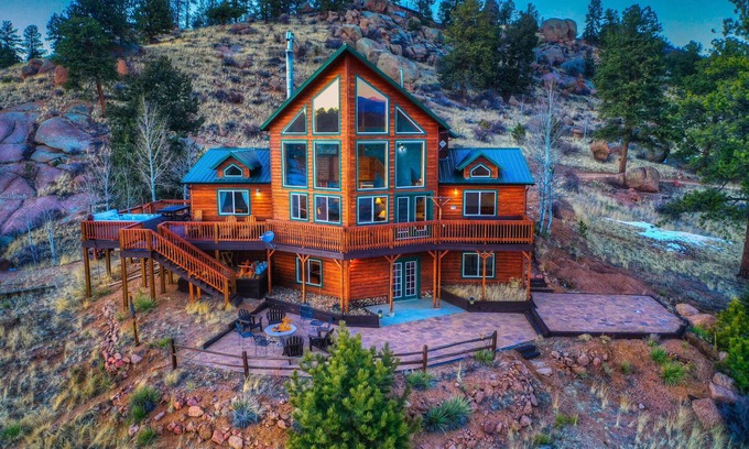 Florissant Cabin | 💥Secluded Private Home w/MountainViews🌄 HotTub, PoolTable, GamesGalore &DISH!