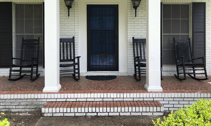 Tallahassee House | Secluded Ranch Style Home perfect for events.