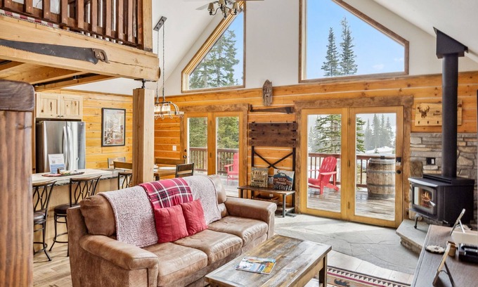 Quandary Village House | Secluded Rocky Mountain Cabin With 5 Star Views