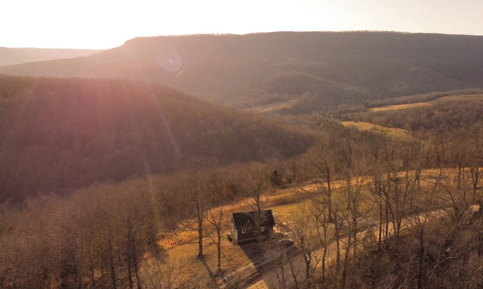 Newton County Cabin | Secluded Spa Cabin: Hot Tub, Sauna, Cold Plunge