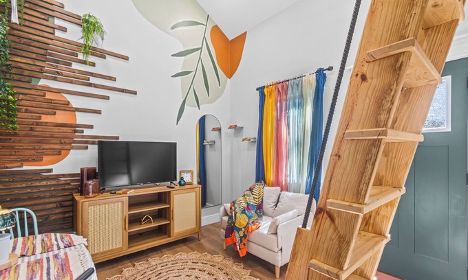 Greenville - Spartanburg Cottage | Secluded Tiny Home in Exclusive Paris Mountain!