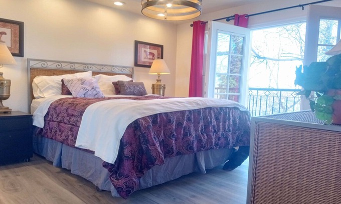 Millcreek House | Secluded Wooded Lot in the Heart of the City