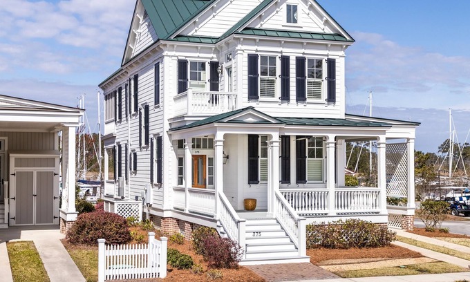 Oriental House | Second Wind is a Pet Friendly "Home away from Home Retreat"