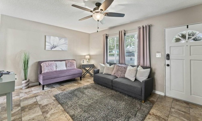 Riverside House | Seconds away from the fun in Historic Riverside!