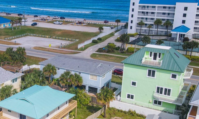 Bethune Beach House | Seconds to Beach & River/Manatee Manor/Watch the dolphins & manatees play! 6693E