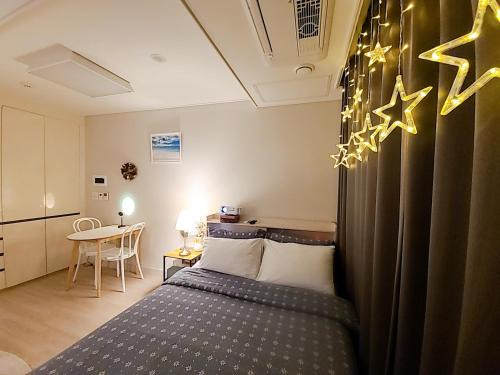 Hanam Apartment | Secret - 고층호수공원뷰,나만의영화관,미사역2분,120인치스크린,넷플,디즈니플러스,장기숙박추천