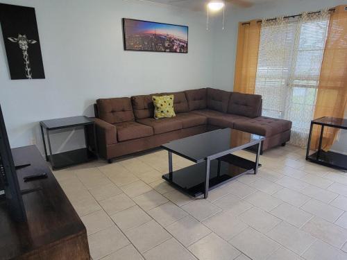 Iowa Apartment | Secret Cajun Retreat Peaceful Corner Stay - HAR 2