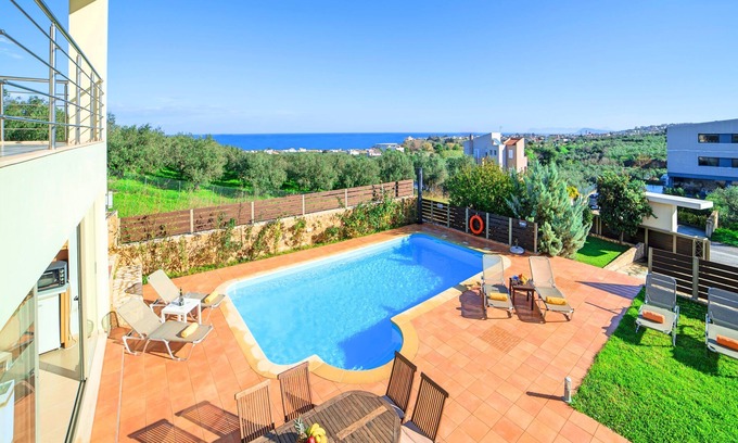 Skoutelonas Villa | Secret Escape Villa With Heated Pool