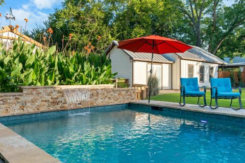 Fredericksburg House | Secret Garden Cottage - Pool & Hot Tub