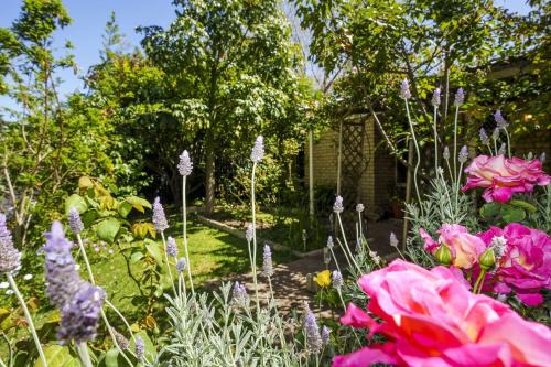 West Busselton House | Secret Garden Cottage Busselton