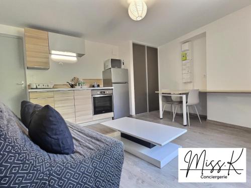 Tournus Apartment | 'Secret garden' De Miss.K Conciergerie