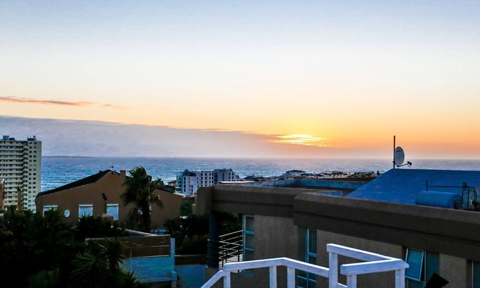 Bloubergstrand House | Secret Garden Guesthouse