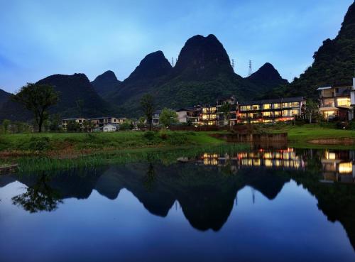 Xiufeng Hotel | Secret Garden Lakefront Hotel 连住两晚享高铁站免费接站