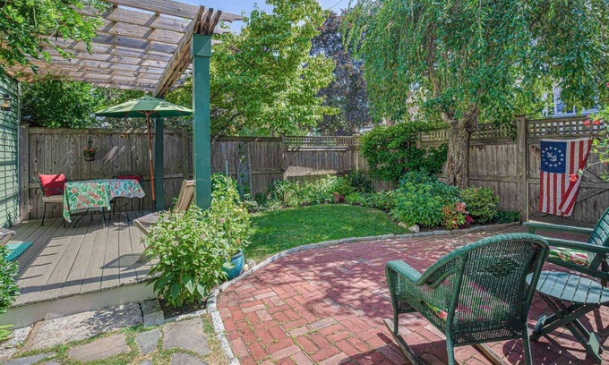 Newburyport House | Secret Garden: Sanctuary walk to town, private garden, central AC