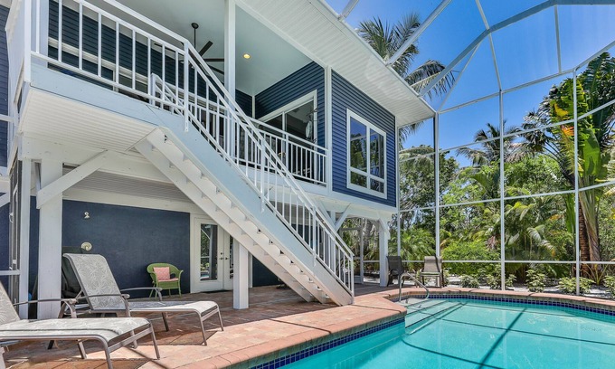 Del Sega House | SECRET HARBOR - Pet Friendly. Quiet Sanibel Home With Canal View