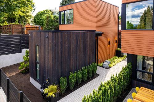 Wallingford Apartment | Secret Hideaway - New Custom Built Home