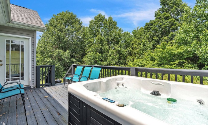 Taylorsville Cottage | Secretariat Cottage 13 - Hot Tub