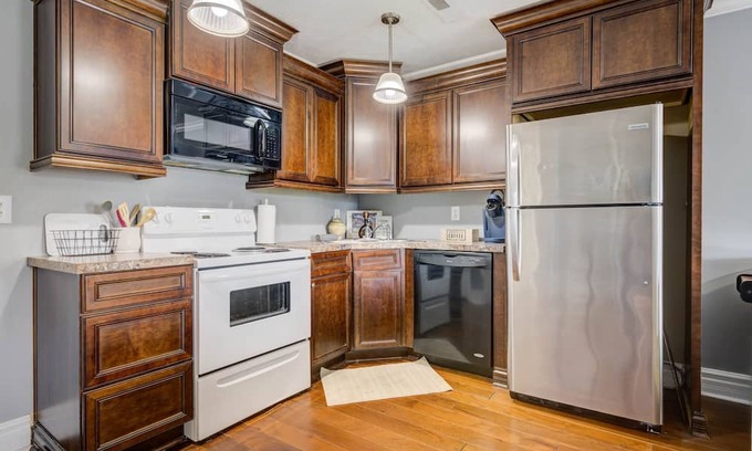 Jeffersonville Apartment | Secretariat Triple Crown Suite!