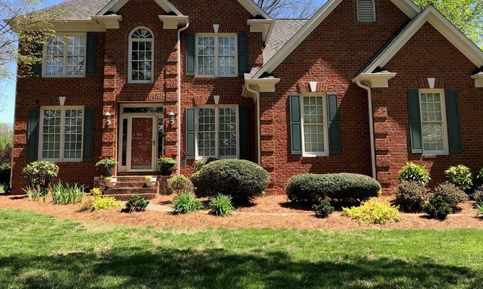Sedgefield House | Sedgefield. Steps from the golf course, minutes from Coliseum, Aquatic Center