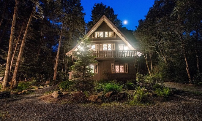 Pocono Pines Ski Chalet | Sedgwick Chalet/Lake Naomi/Poconos