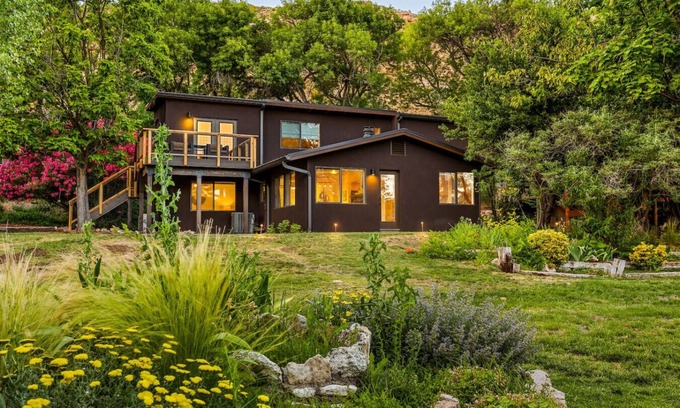 Cornville House | Sedona’s Wine Valley | Hot Tub + Guest Suite