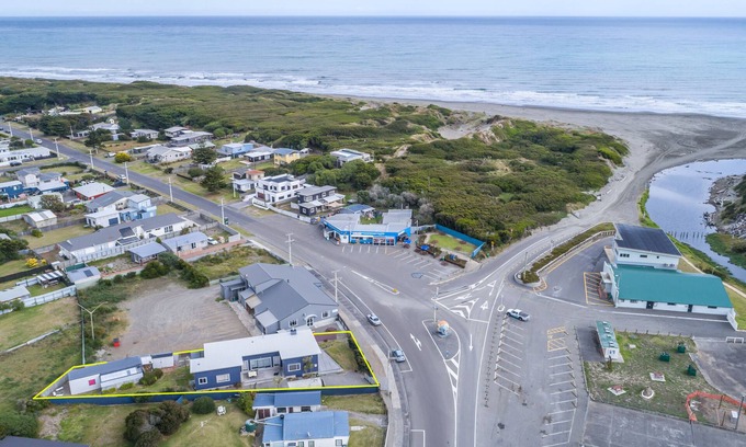 Himatangi Beach House | See and hear the surf from this pet friendly property