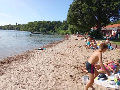 Ploen Apartment | Seeblick Apartment neben der Schwimmhalle, Tierfreundlich