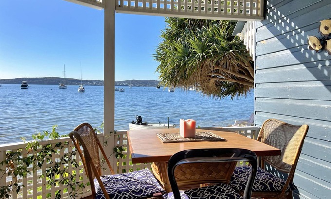 Marks Point House | Selby Cottage- Waterfront, Fire & Outdoor Dining