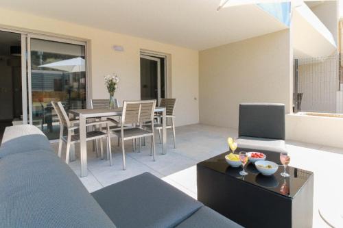 La Faviere Apartment | SELECT'soHOME - Résidence Le Poséidon - Piscine & Parking - Appartement pour 4 personnes - POS03