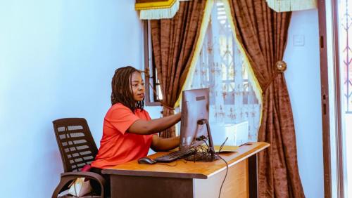 Abuja House | Select Winsome 1 Room, 1 King-sized Bed