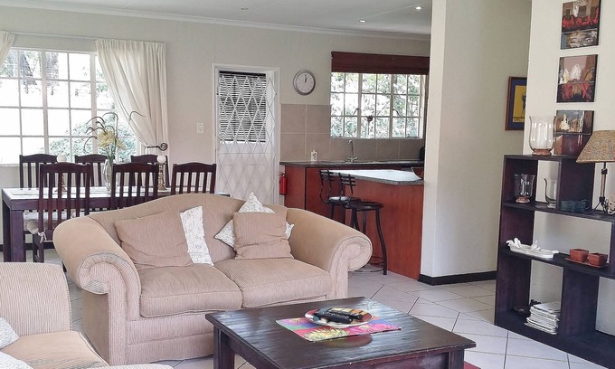 Greater Johannesburg Metropolitan Area Cottage | Self Catering 2 Bed 2 Bath apartment cottage