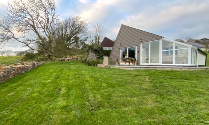 Kilkhampton Cabin | Self Catering Holiday Lodge in Bude, Cornwall with amazing uninterrupted views