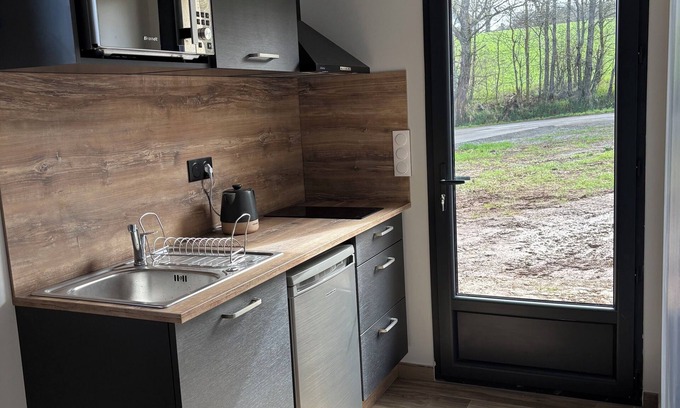 Forest-Saint-Julien Apartment | Self-contained studio in family home